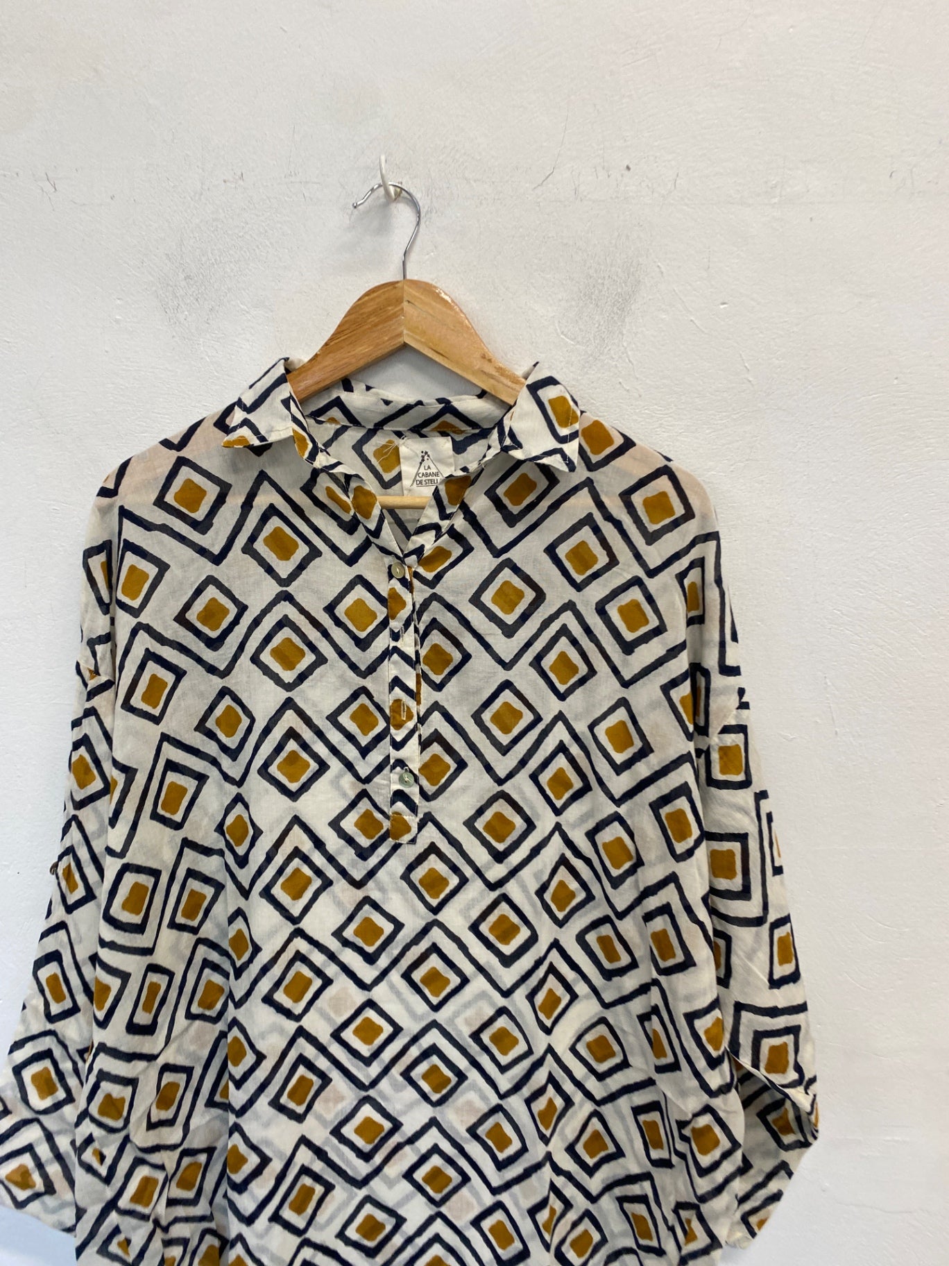 Gorgeous La cabane de Stella Dress shirt UK S Beige navy LB006