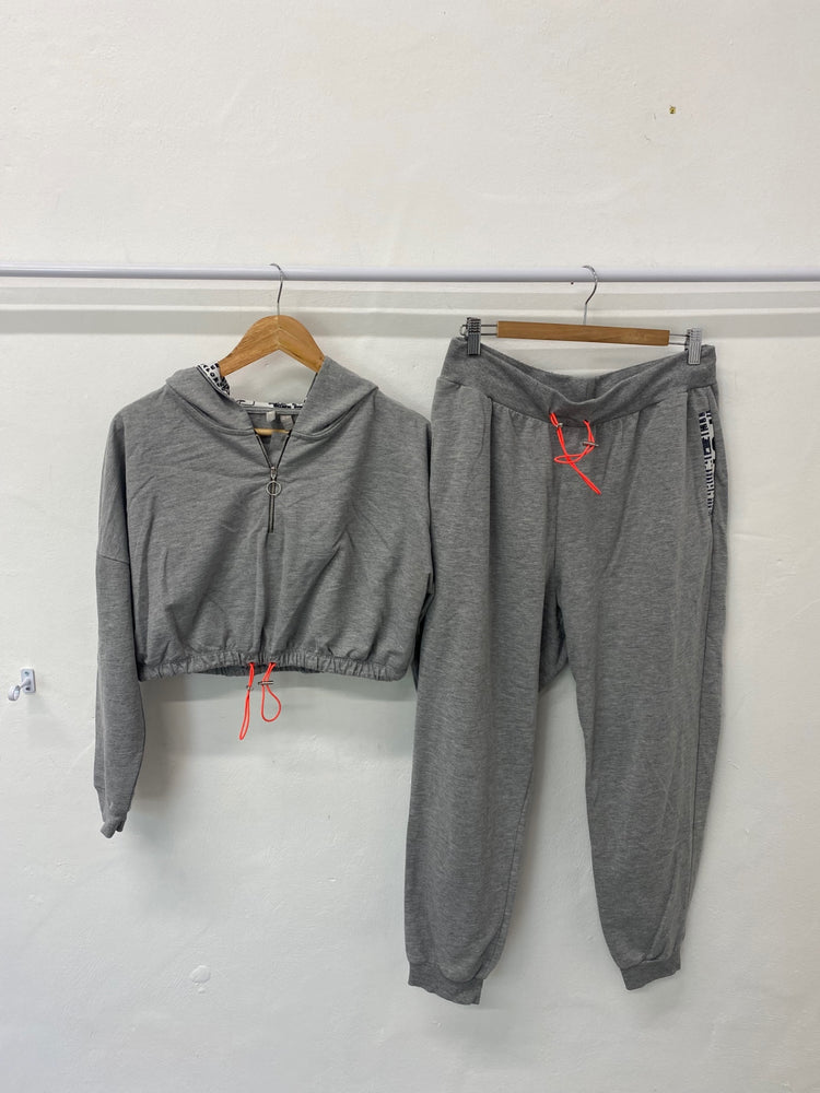 Gorgeous ASOS Athleisure Co-ord UK16 Grey GS001