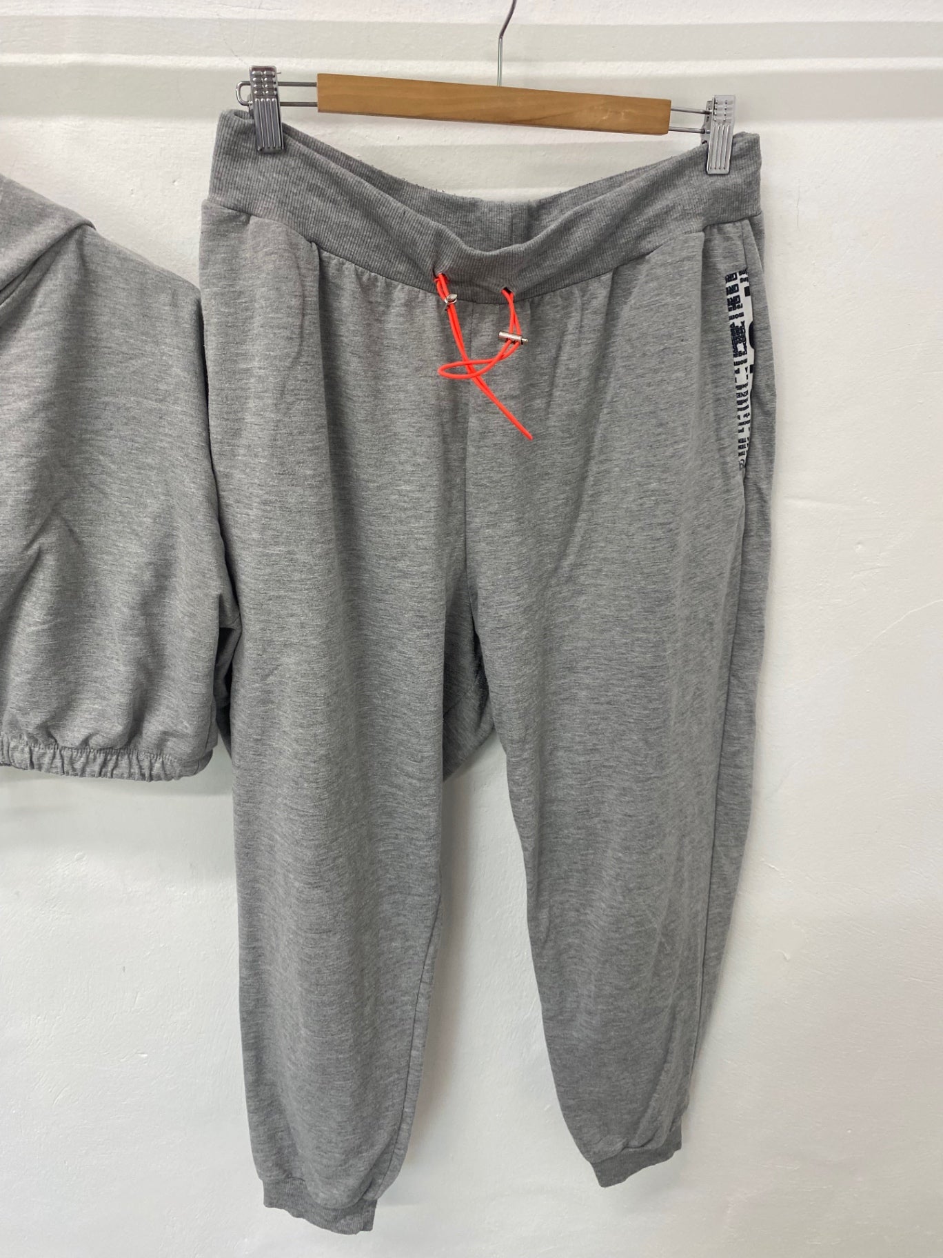 Gorgeous ASOS Athleisure Co-ord UK16 Grey GS001
