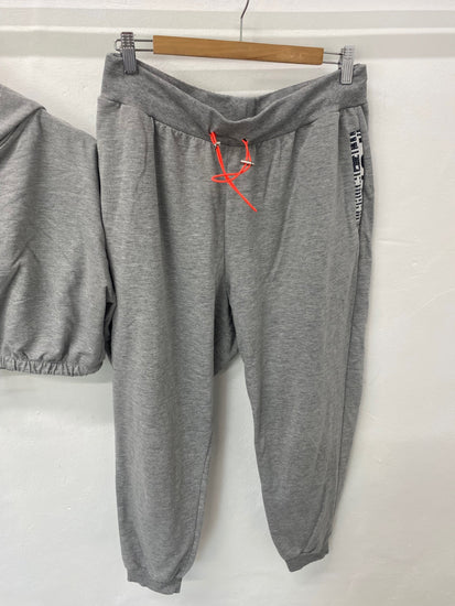 Gorgeous ASOS Athleisure Co-ord UK16 Grey GS001