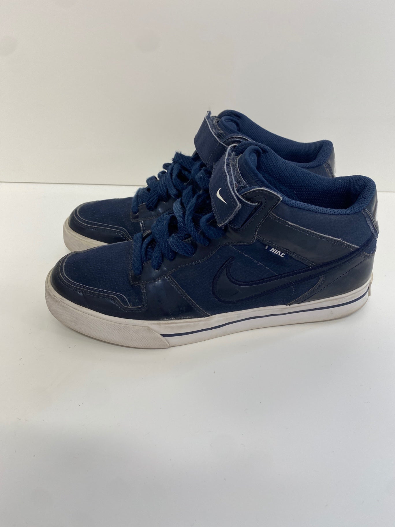 Awesome Nike Sneakers UK9 Navy Blue