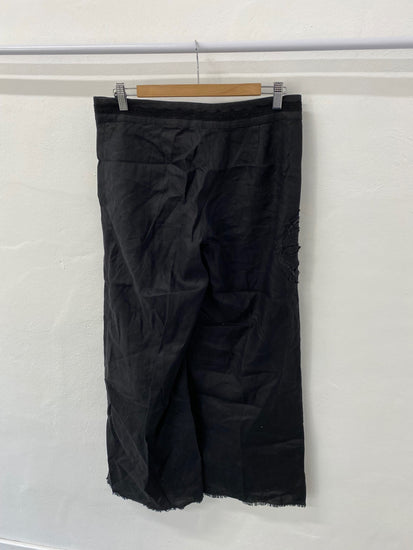 Gorgeous H&M Wide leg trousers UK12 Black with embossed floral pattern DM002