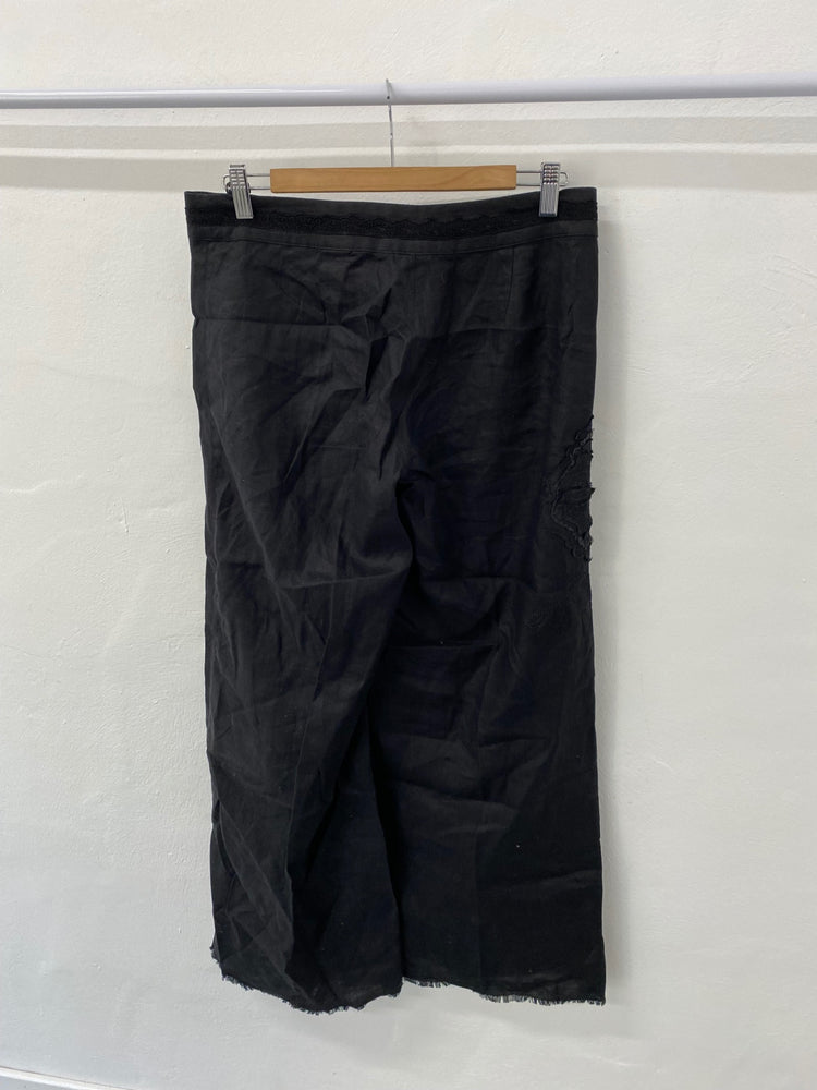 Gorgeous H&M Wide leg trousers UK12 Black with embossed floral pattern DM002