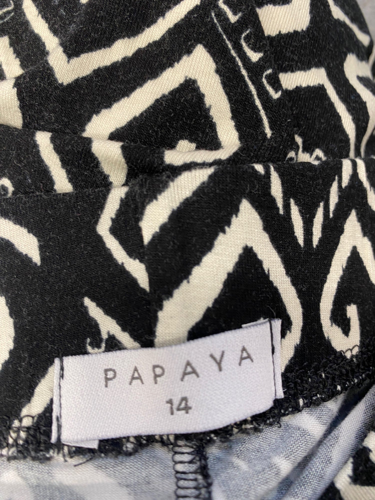 Gorgeous Papaya Pants UK14 Black and white pattern CF001