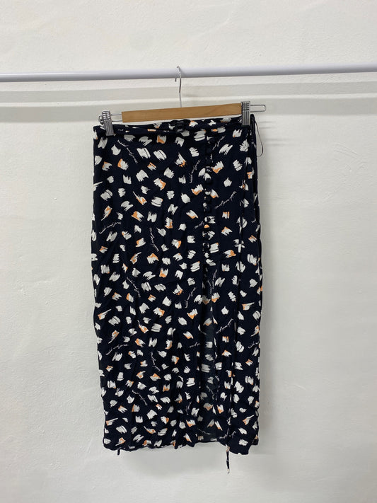 Gorgeous River Island Skirt UK6 Black floral EK001