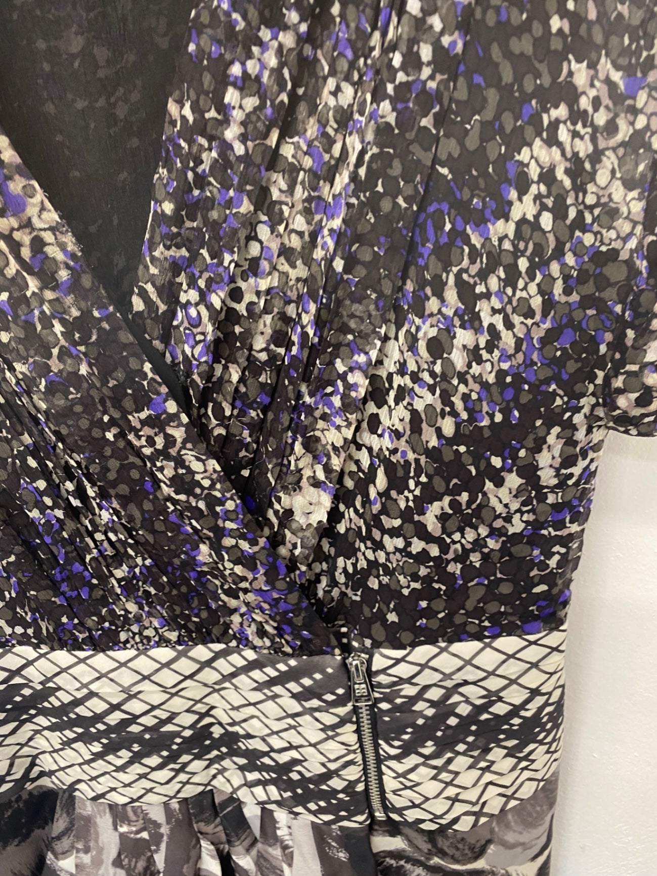 Gorgeous BCBGMAXAZRIA occasion party Dress UK10 Grey pure silk  LF003 