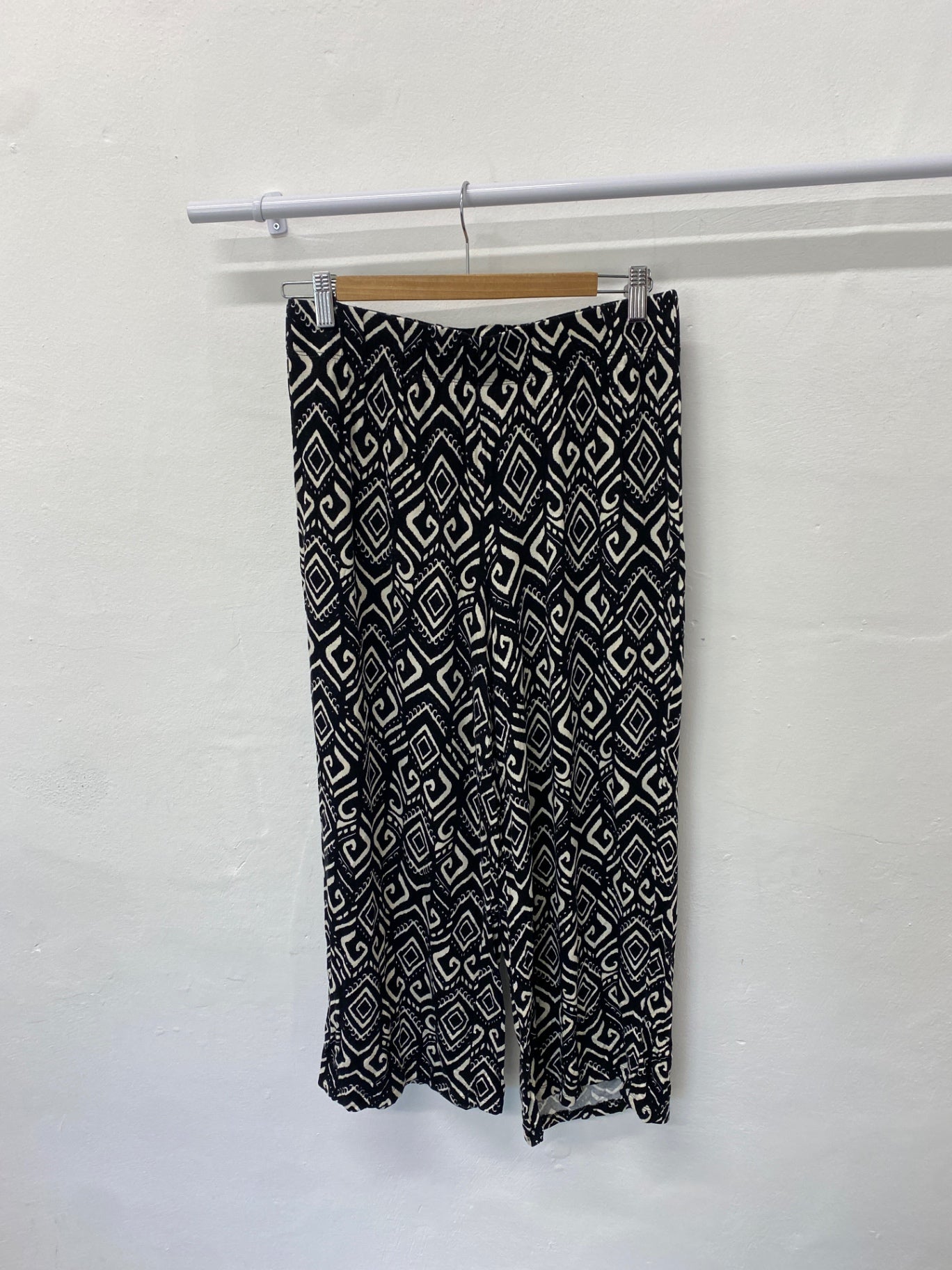 Gorgeous Papaya Pants UK14 Black and white pattern CF001