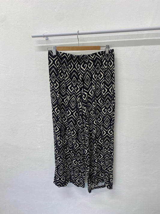 Gorgeous Papaya Pants UK14 Black and white pattern CF001