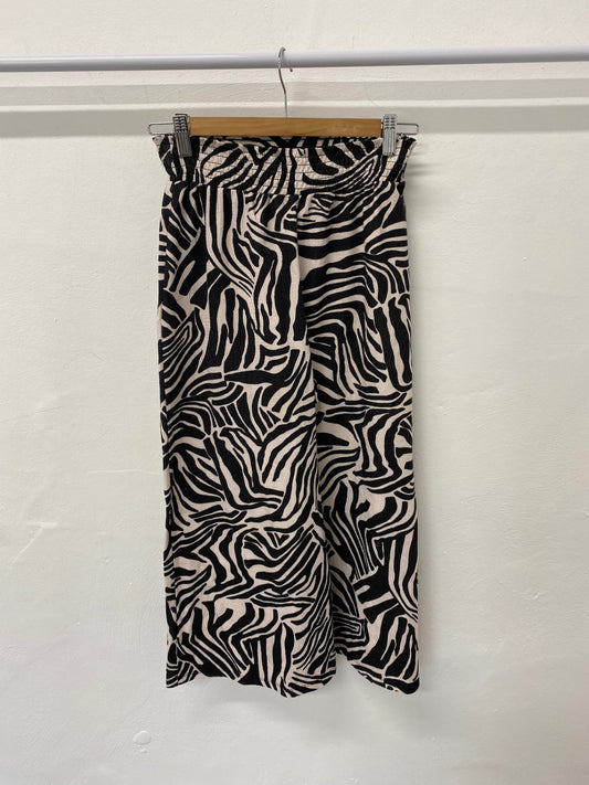 Gorgeous River island Wide leg trousers Uk8 Black and White Zebra Cropped EK001
