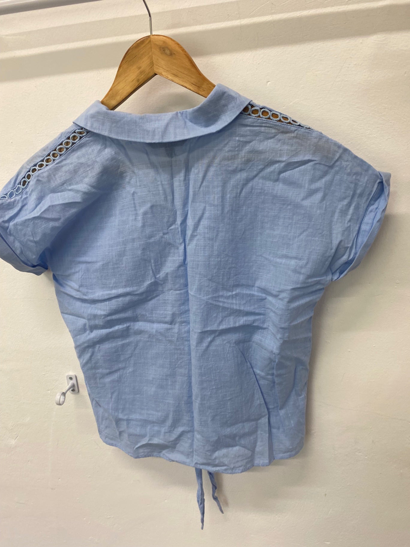 Gorgeous Lipsy London Blouse Uk8 Light Blue tie front LF003