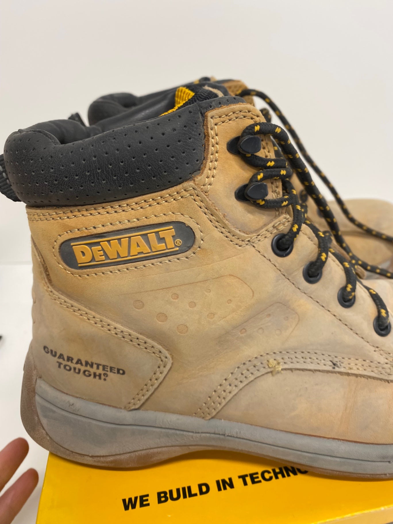 Gorgeous DeWalt Work Boots UK5 Honey Bolster Steel Toecap HG003