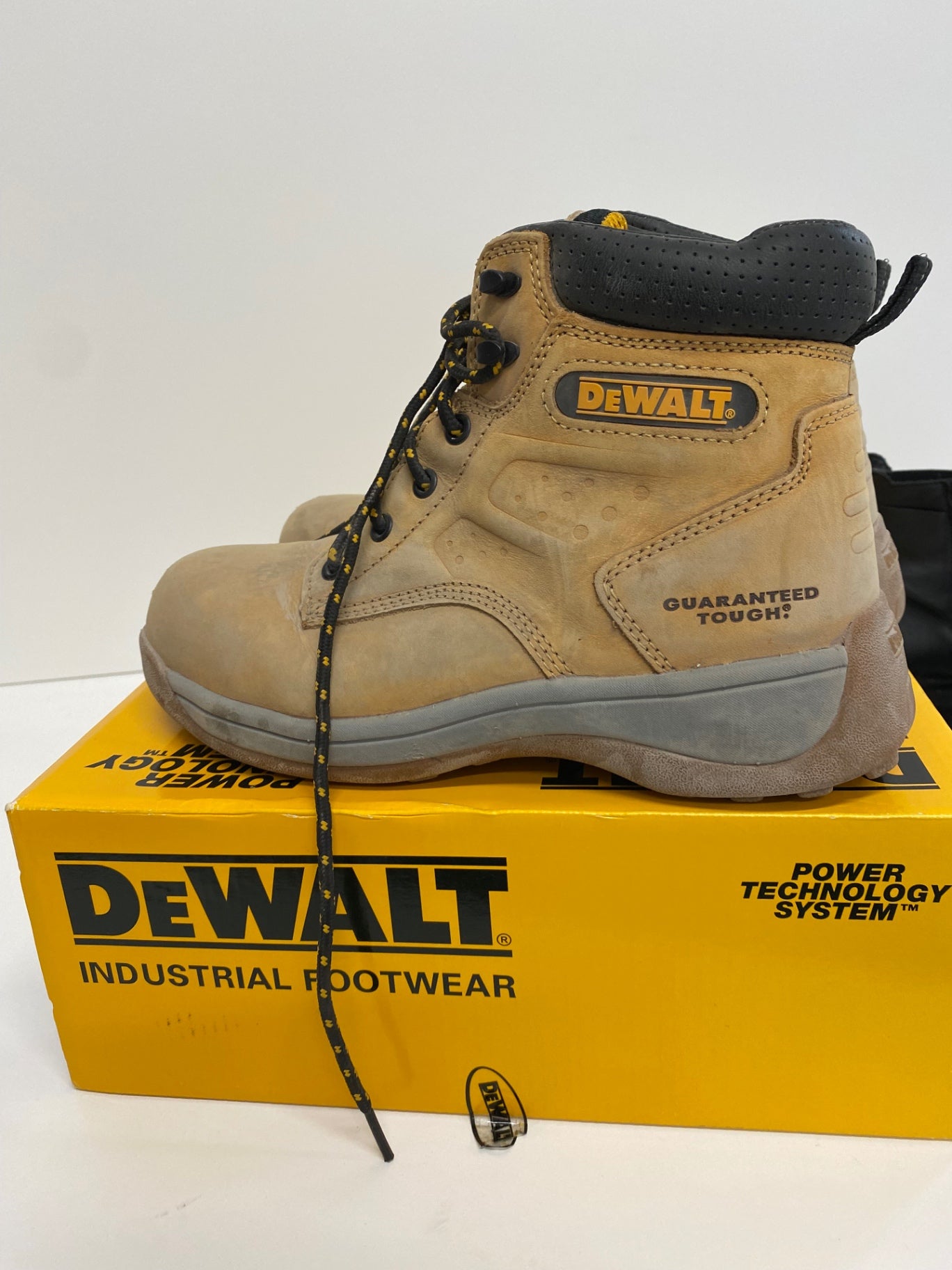 Gorgeous DeWalt Work Boots UK5 Honey Bolster Steel Toecap HG003