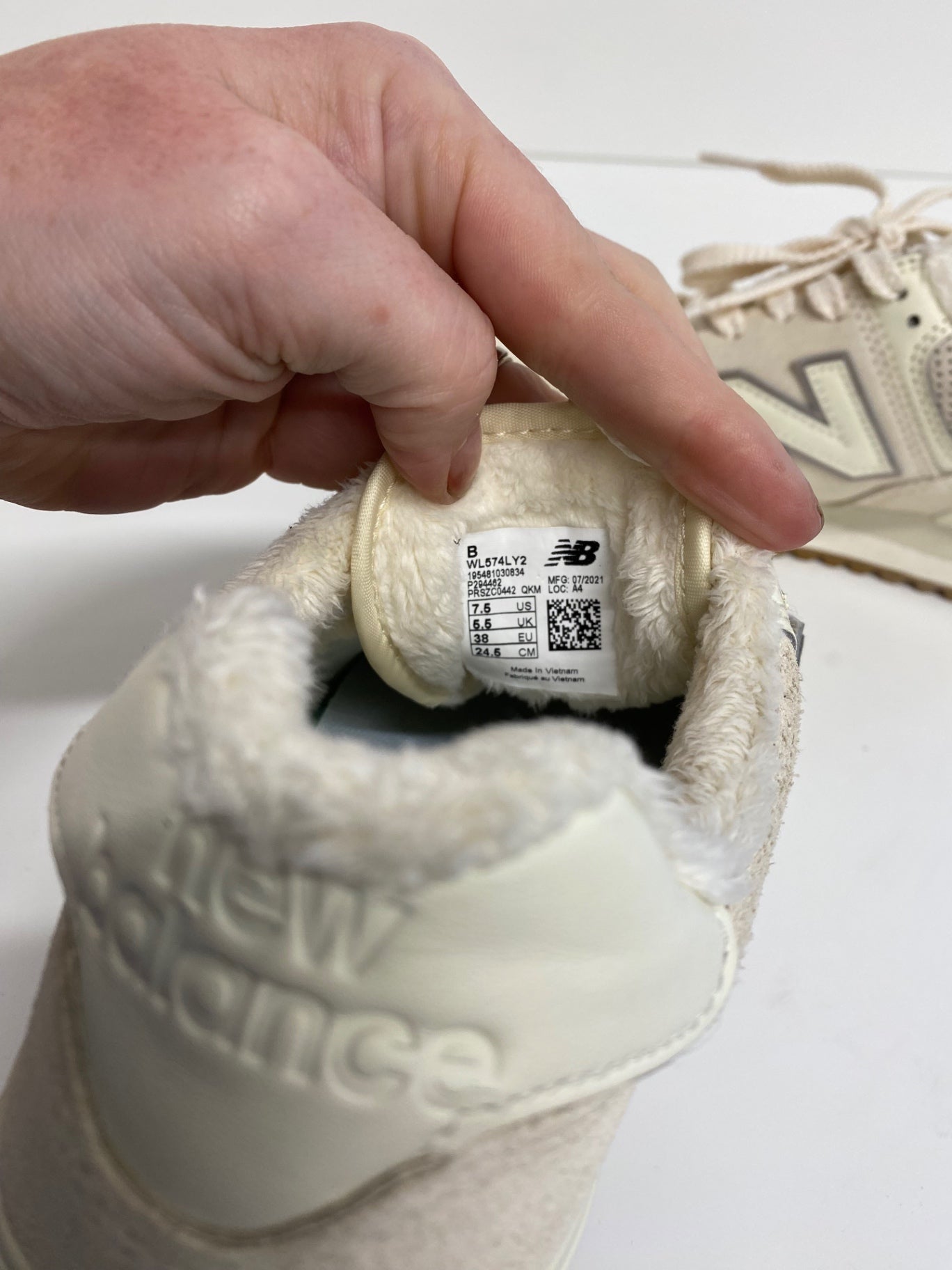 Gorgeous New Balance 574 Moon Leopard Sneakers Uk5.5 Cream & faux fur LT002