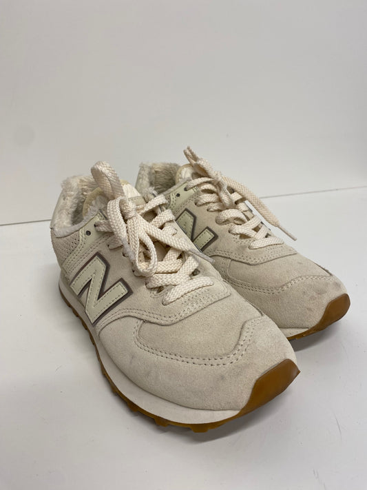 Gorgeous New Balance 574 Moon Leopard Sneakers Uk5.5 Cream & faux fur LT002