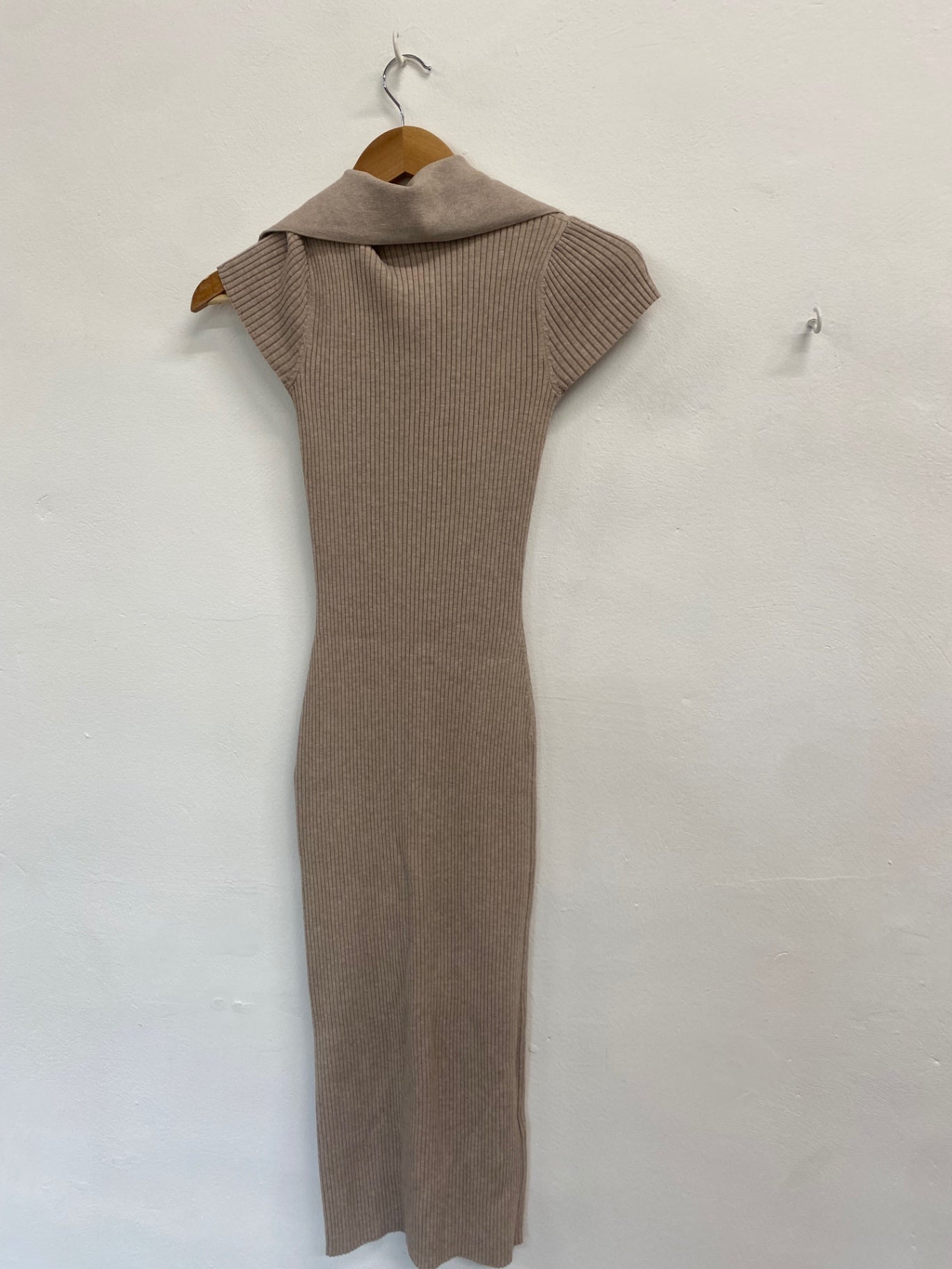 Fabulous REISS mason ribbed Midi Dress UK S Beige LW002