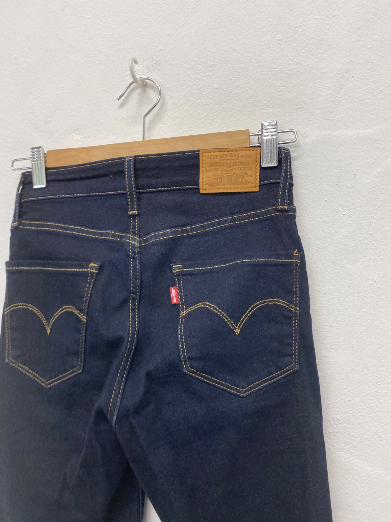 Fabulous Levi’s Bootcut Jeans W25” Dark blue high Rise Uk8 FK116