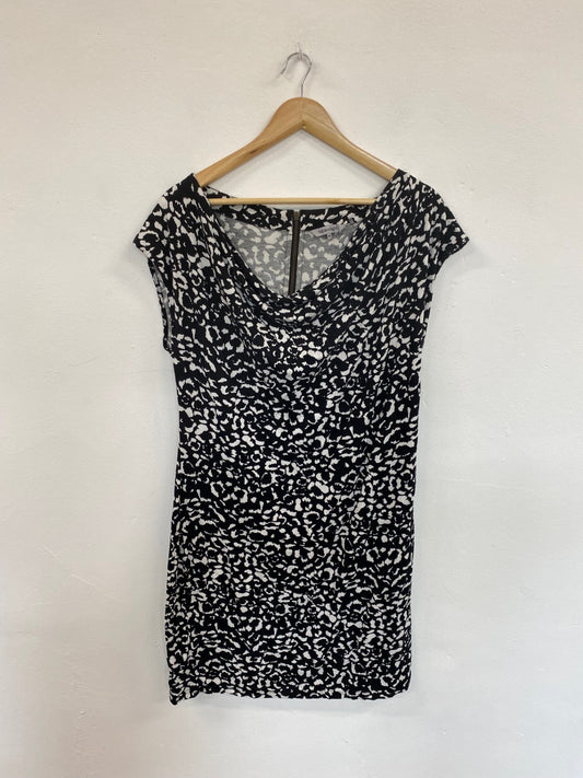 Amazing table eight Abstract Mini Dress UK M Black & White AG005