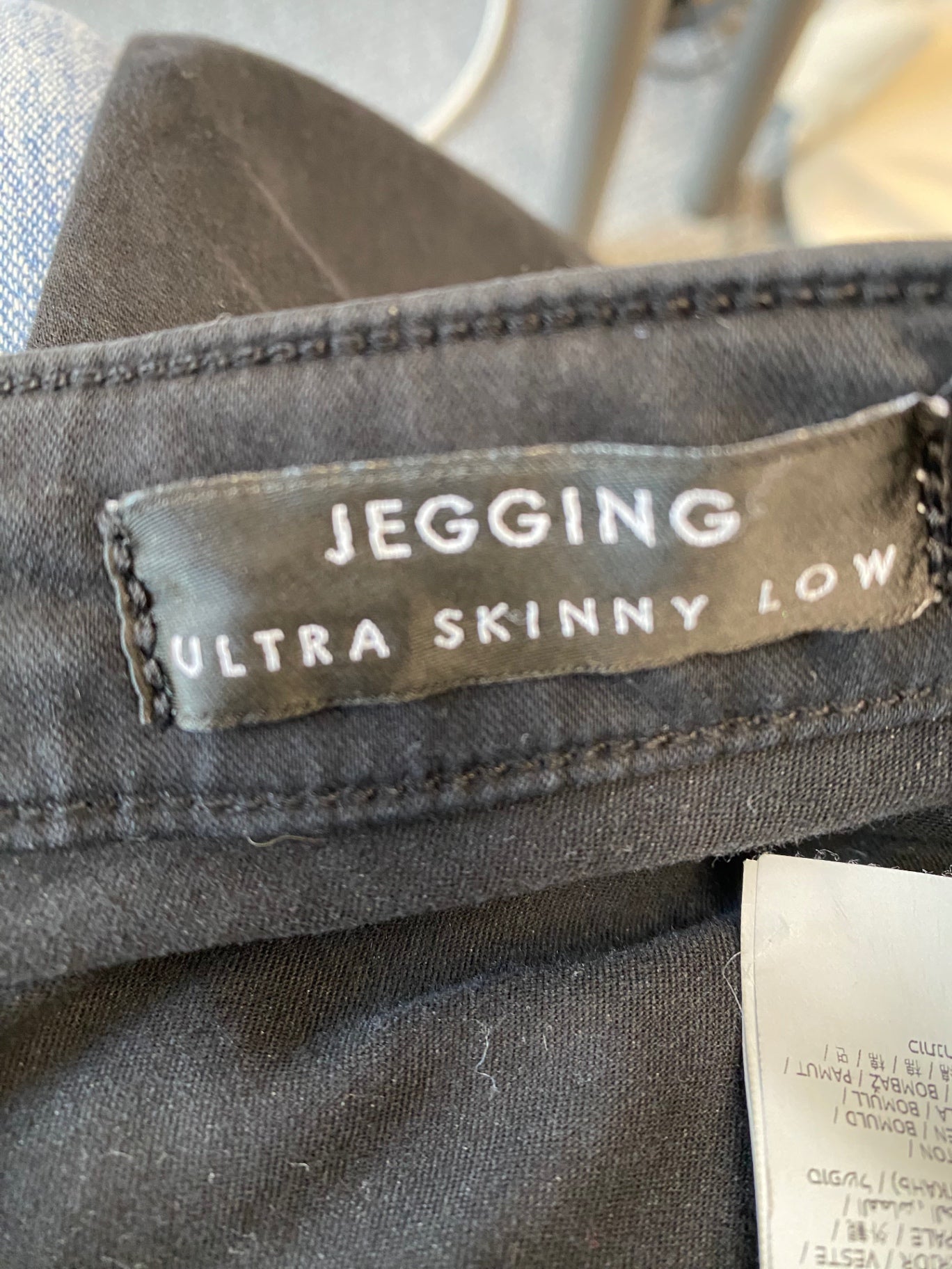 Amazing GUESS Ultra Skinny Low Jeggings W27” Uk8  Black SL002