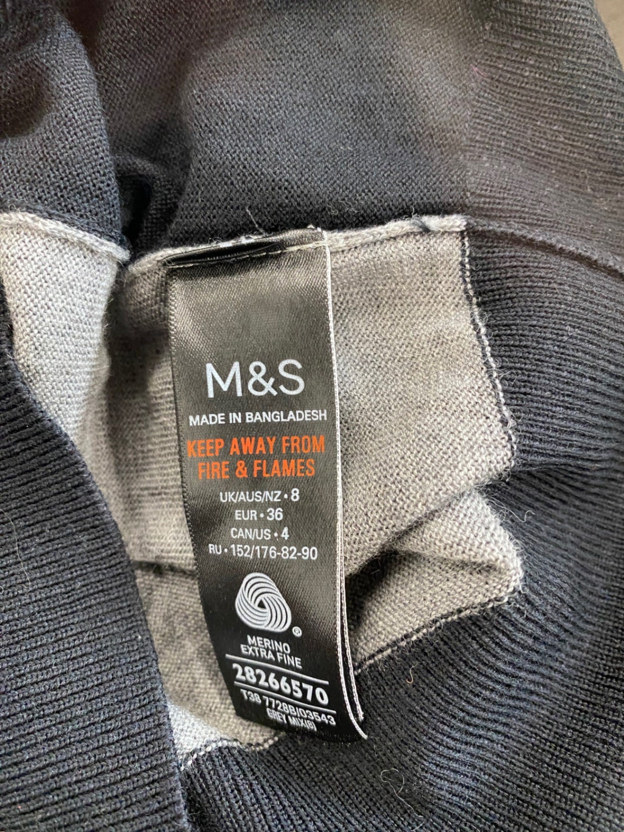 Fabulous Marks & Spencers turtleneck UK8 Black grey HT149