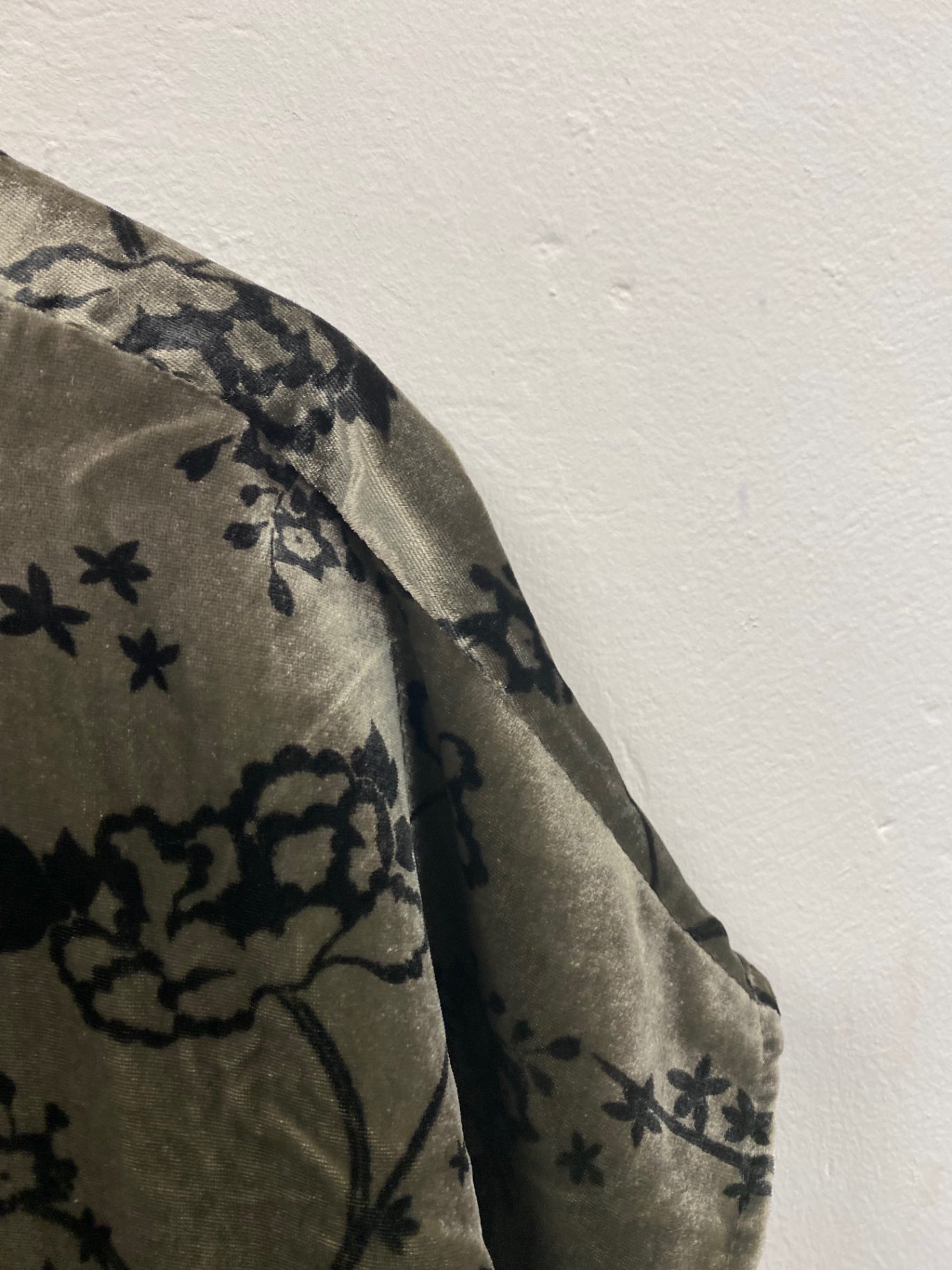 Amazing Per Una velvet Blouse UK6 Olive Green Black swirls oriental HT149