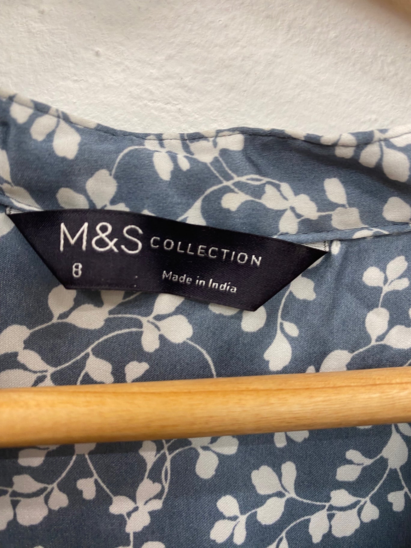 Gorgeous M&S Blouse UK8 Blue & White classic piece HT149