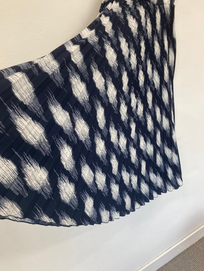 Gorgeous Marks & Spencers pleated midi Skirt UK8 Navy blue & white HT149