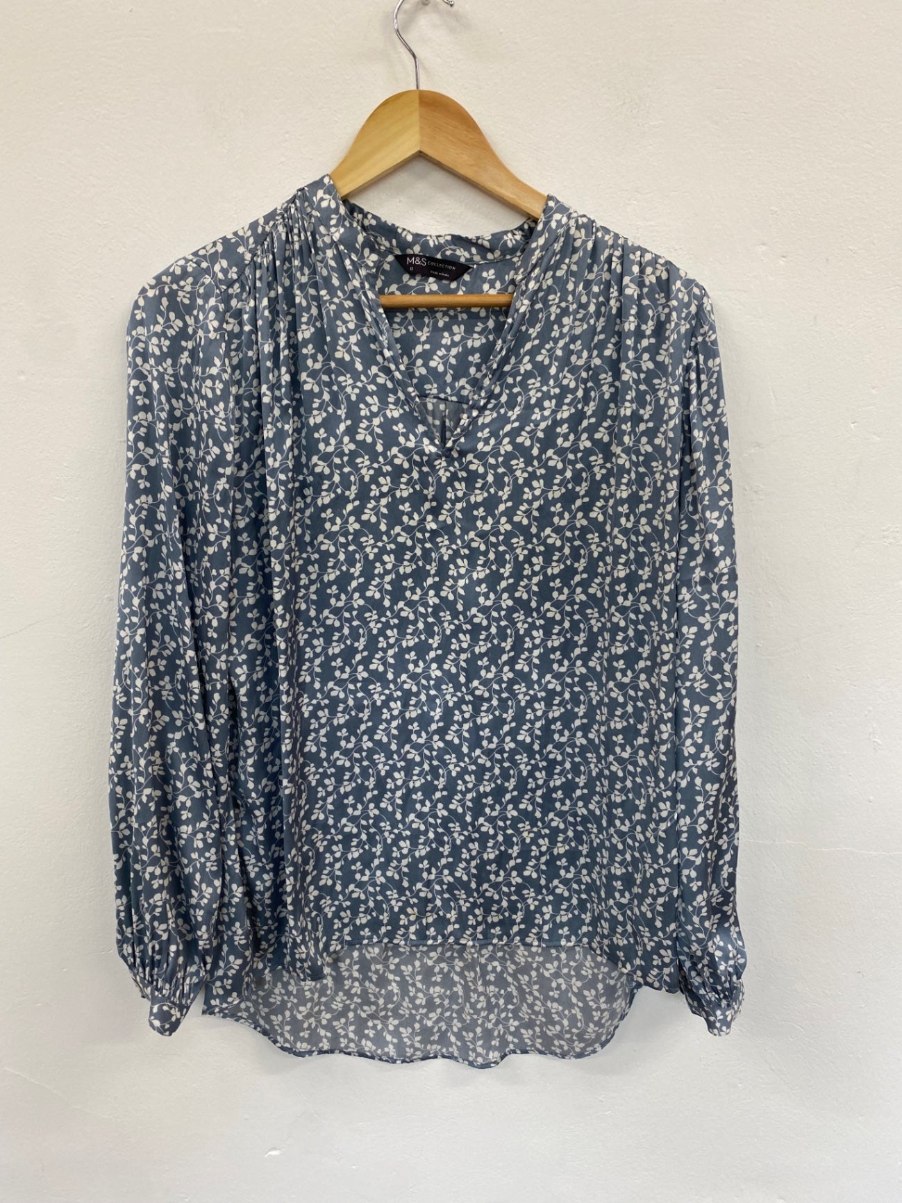 Gorgeous M&S Blouse UK8 Blue & White classic piece HT149