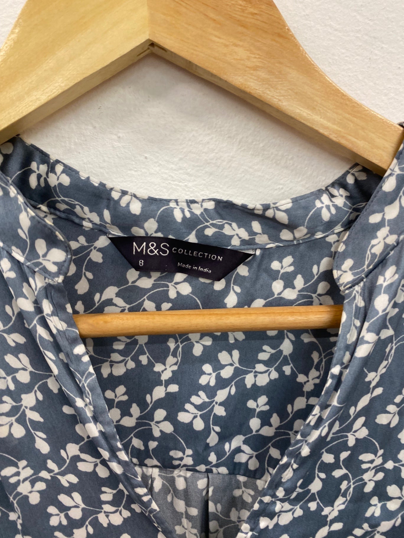 Gorgeous M&S Blouse UK8 Blue & White classic piece HT149