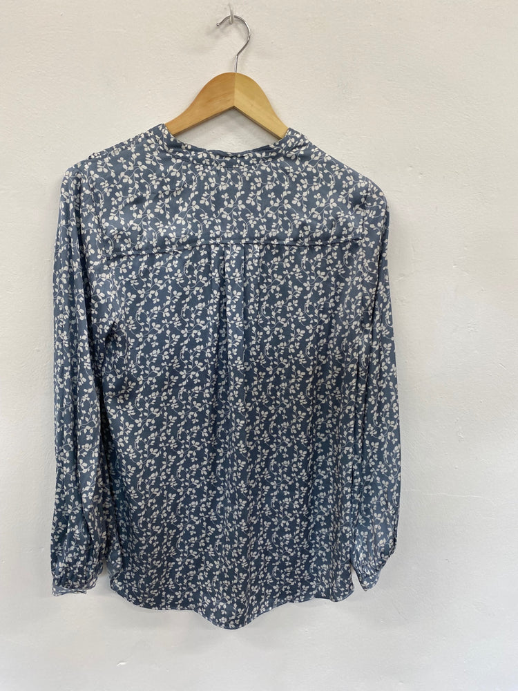 Gorgeous M&S Blouse UK8 Blue & White classic piece HT149