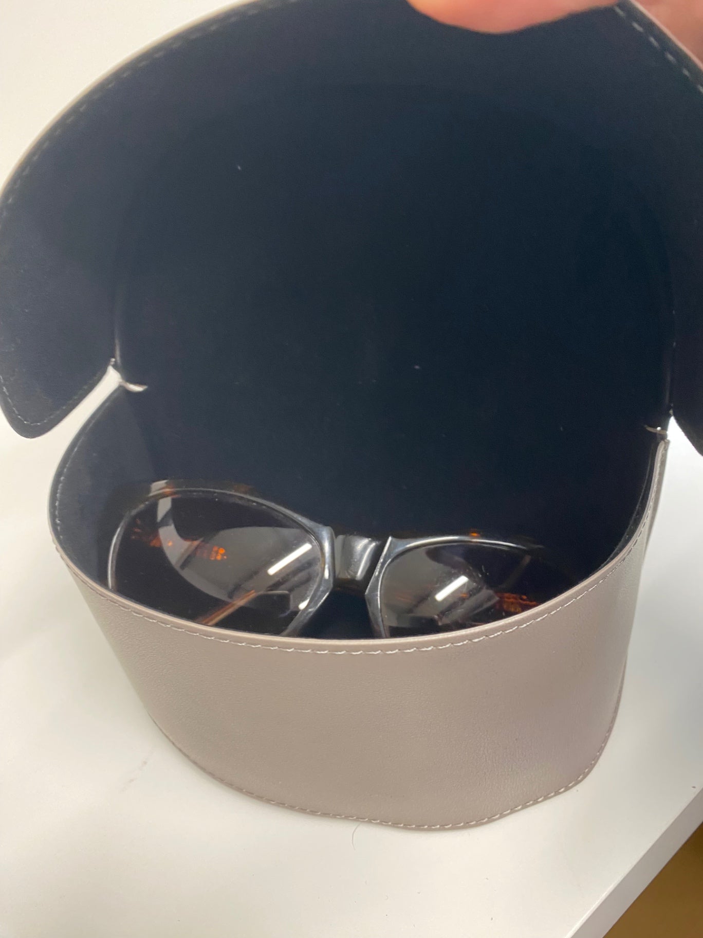 Fabulous BCBG Maxazria Sunglasses One size Tortoiseshell Classics JM182