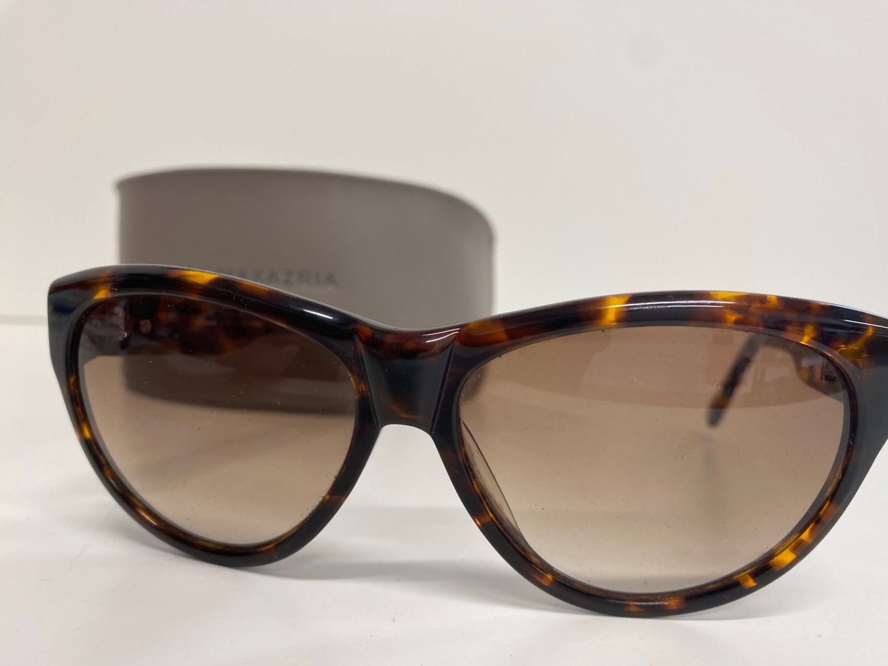 Fabulous BCBG Maxazria Sunglasses One size Tortoiseshell Classics JM182