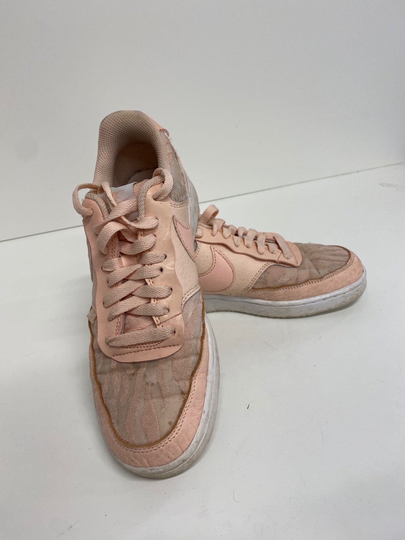 Fabulous Nike Court Vision Premium Low Leather Sneakers UK5 Apricot JM182