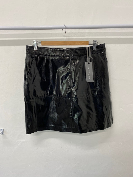 Fabulous MINT VELVET patent mini classic Skirt Uk14 Black new CM007