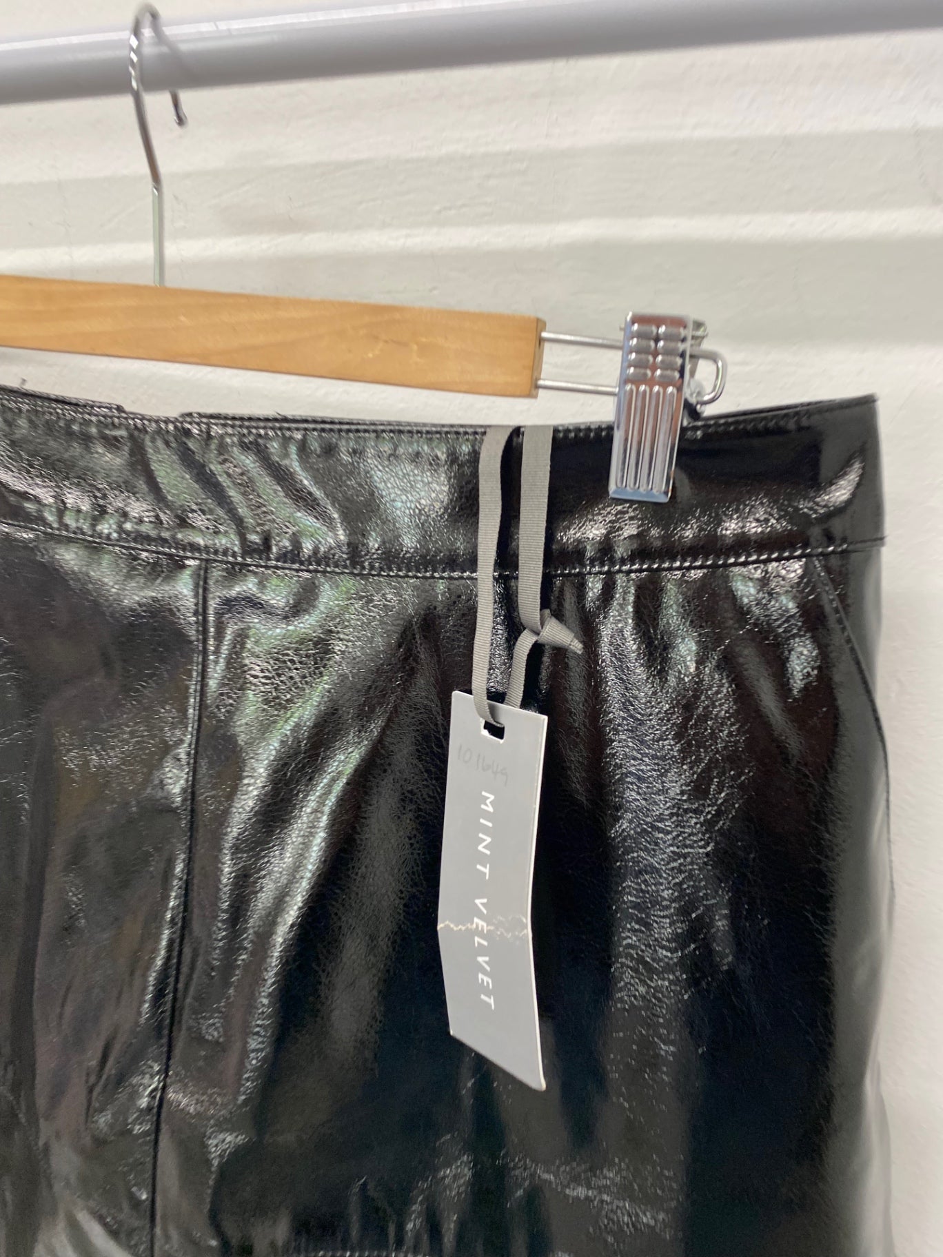 Fabulous MINT VELVET patent mini classic Skirt Uk14 Black new CM007