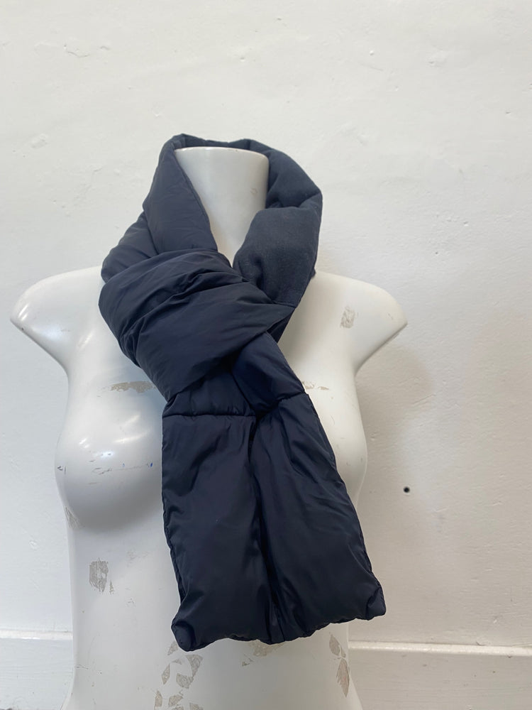Fabulous Uniqlo Scarf One size Navy Blue puffer DC433