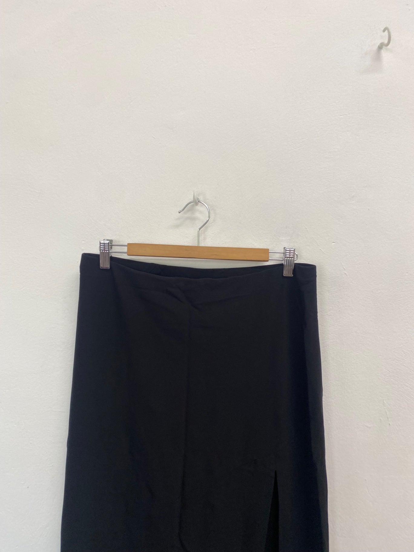 Fabulous DKNY Midi Skirt Uk14 Black split hem y2k DC433