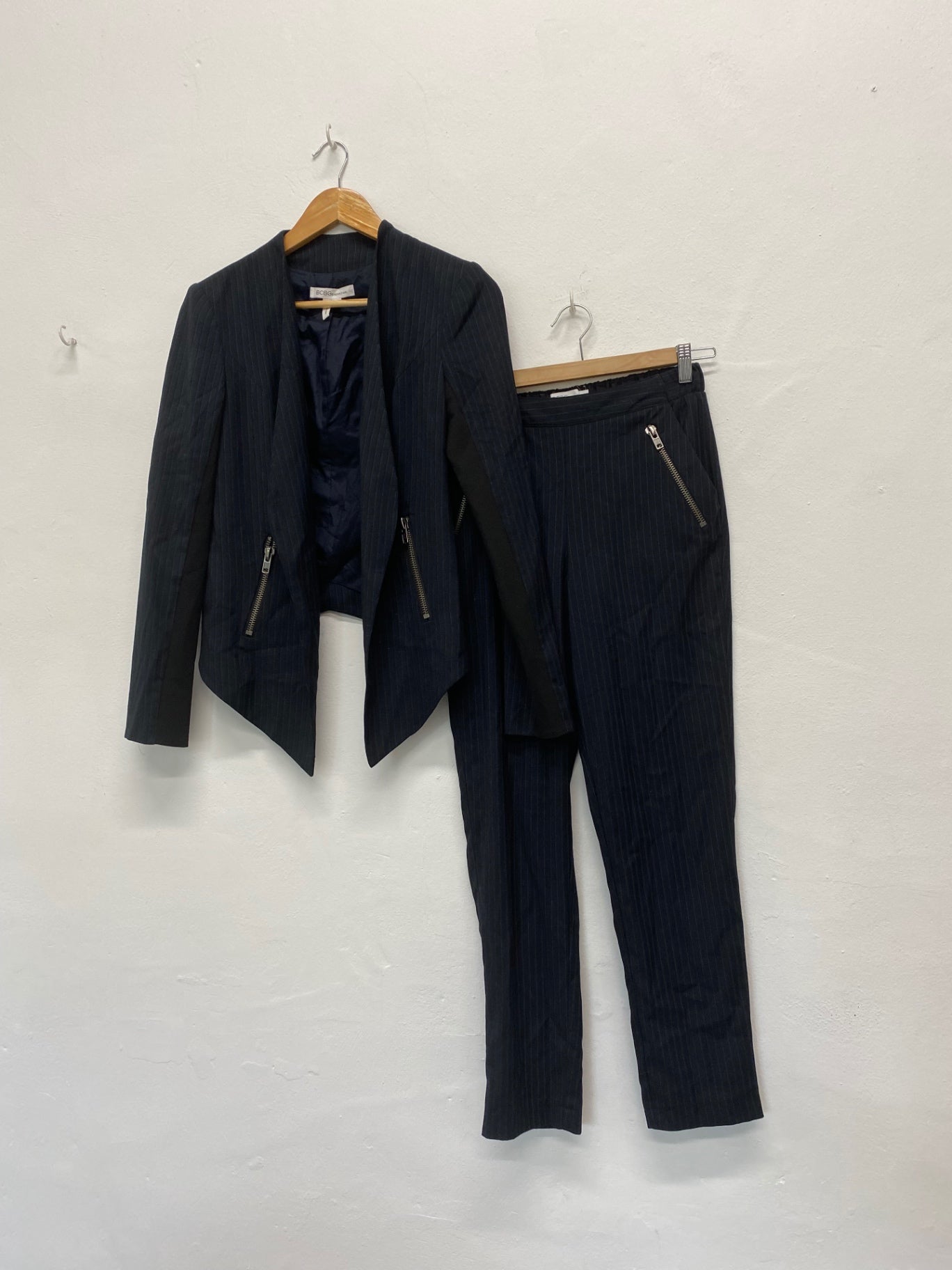 Fabulous BCBG Generation pinstripe classic Suit Set UK XS Navy NM001