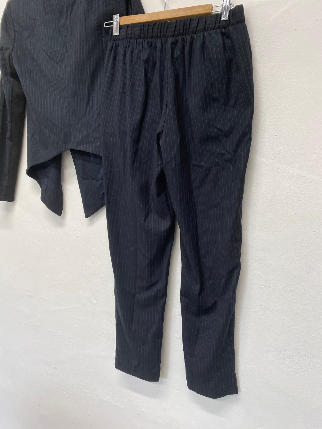 Fabulous BCBG Generation pinstripe classic Suit Set UK XS Navy NM001