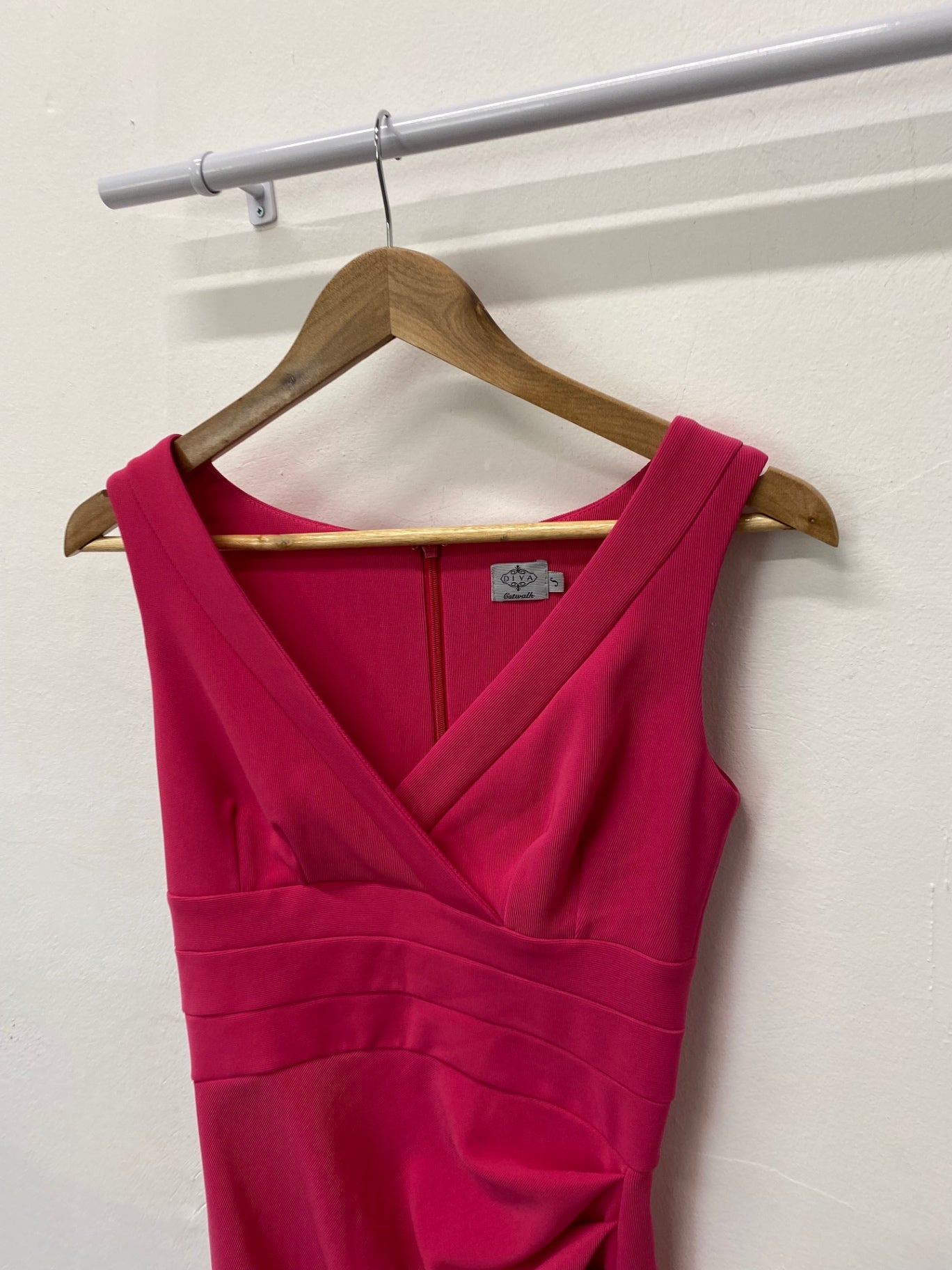 Fabulous Diva Dress Uk8 Pink fitted Forma or Party SN005