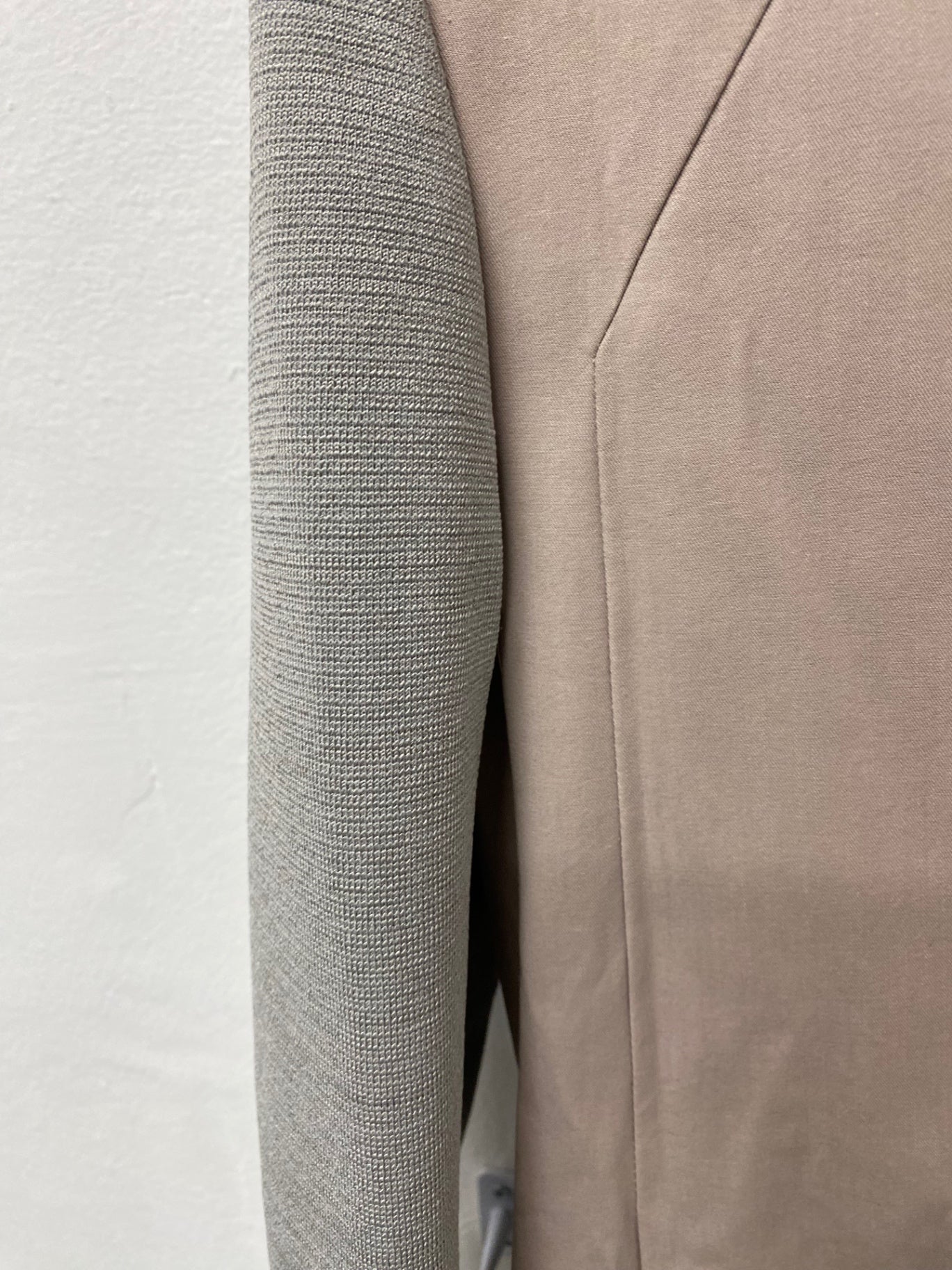 Fabulous PRINGLE Scotland smart midi coat  UK10 Beige & Grey KB001