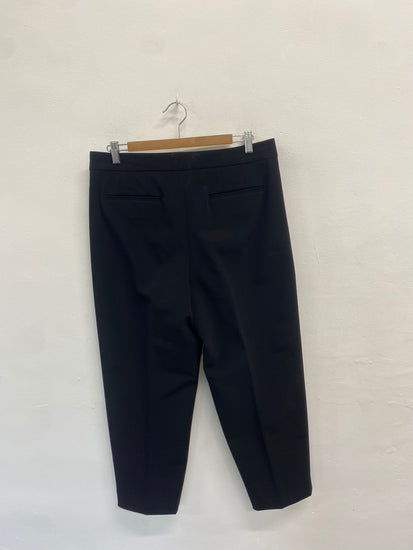 Fabulous DKNY Cropped tailored trousers UK10 Black BS001