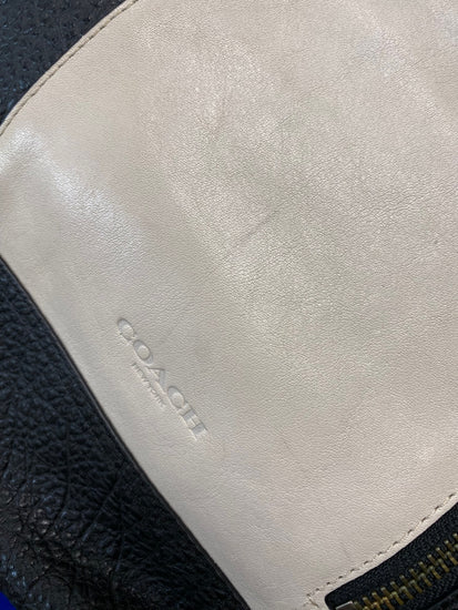 Fabulous Coach manhattan Sling Bag One size Black & cream rare BS001