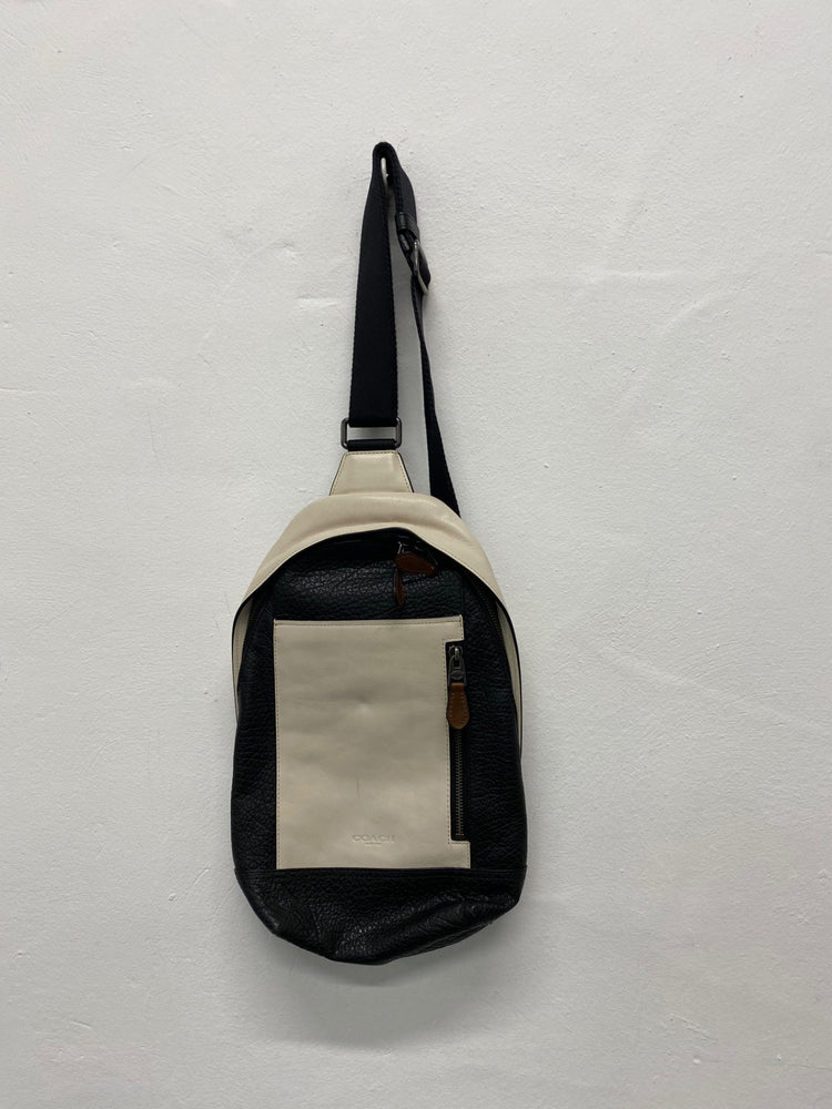 Fabulous Coach manhattan Sling Bag One size Black & cream rare BS001
