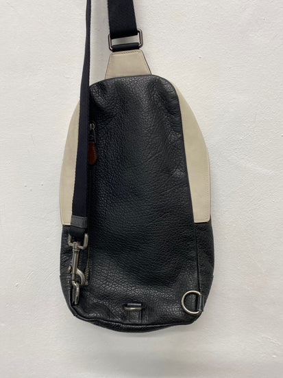 Fabulous Coach manhattan Sling Bag One size Black & cream rare BS001