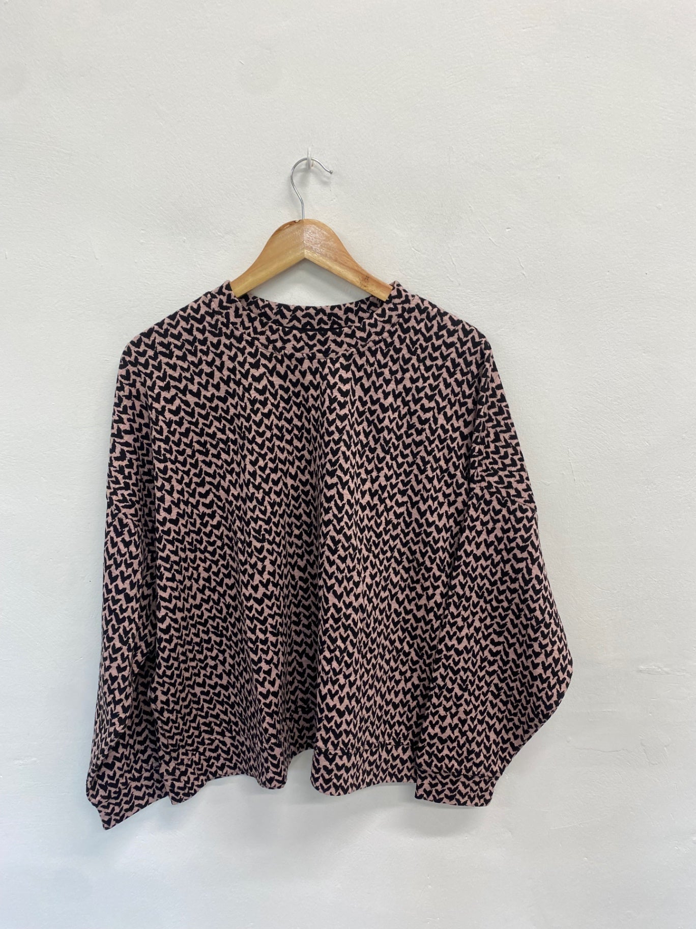 Fabulous WHISTLES Jumper UK M Pink black heart BS001