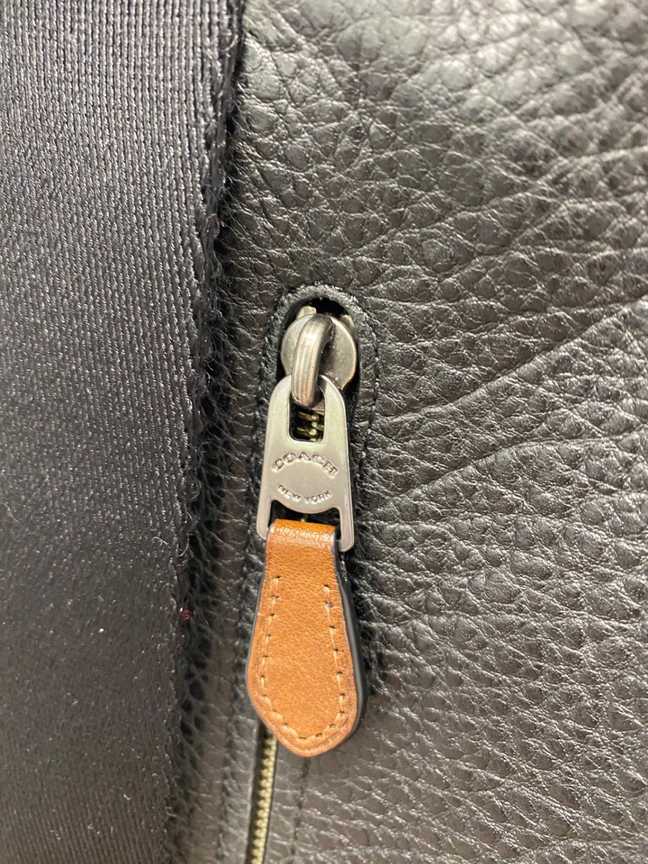 Fabulous Coach manhattan Sling Bag One size Black & cream rare BS001