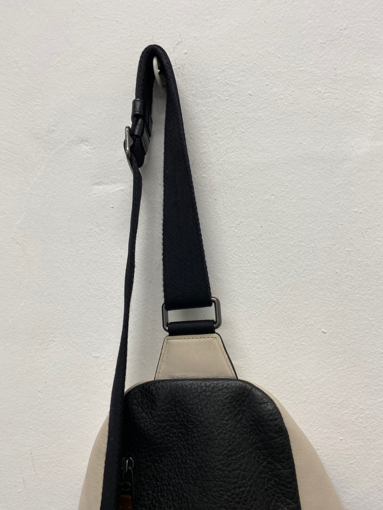 Fabulous Coach manhattan Sling Bag One size Black & cream rare BS001