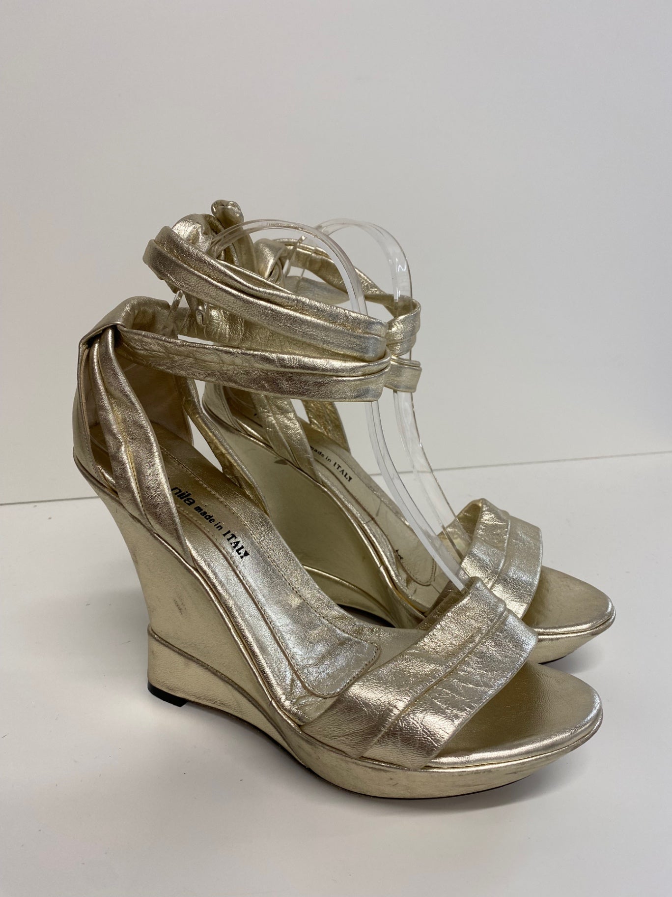 Fabulous Nila & Nila  wedge ankle strap Sandals Uk8 Gold High wedge GM143