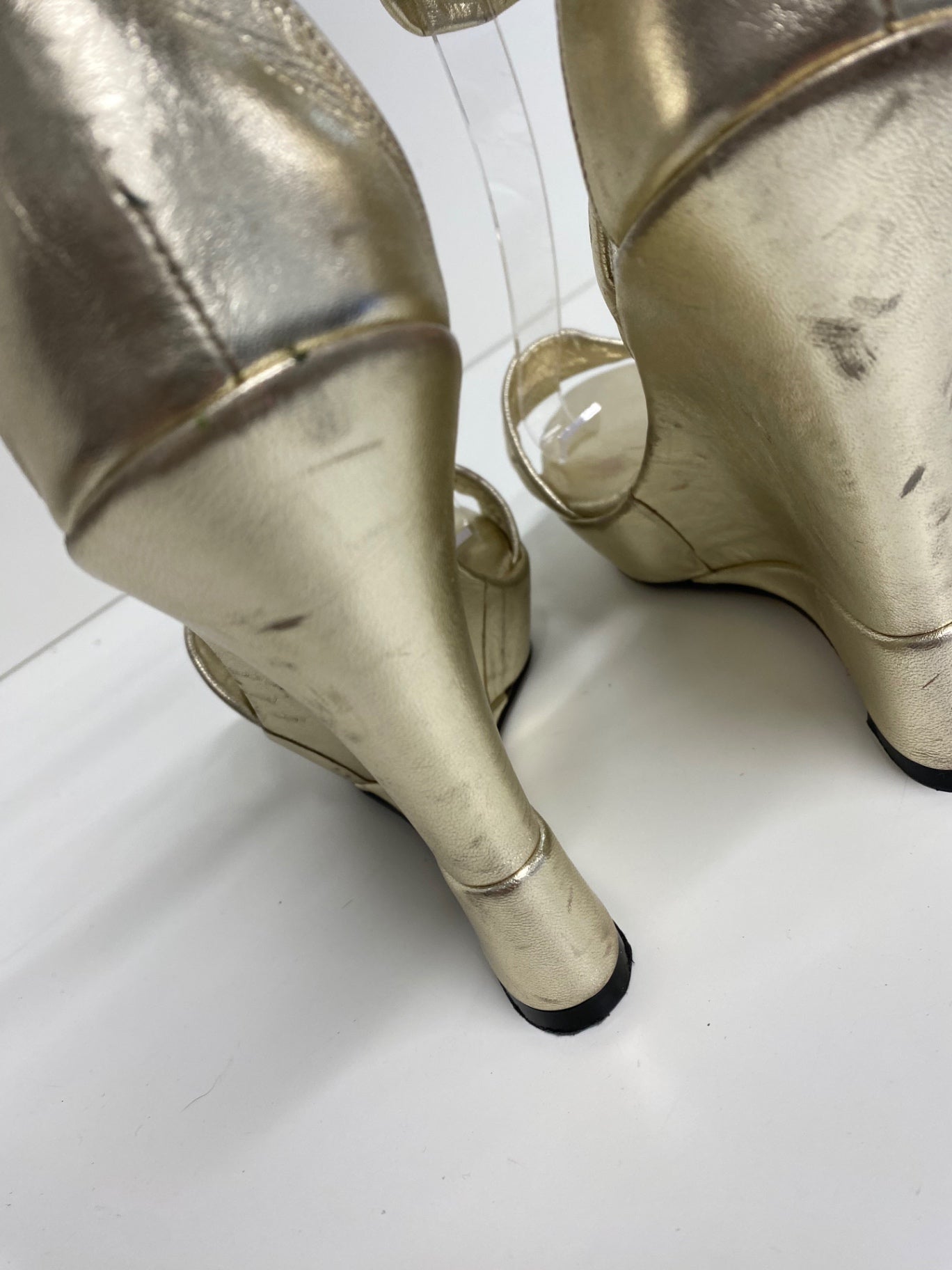 Fabulous Nila & Nila  wedge ankle strap Sandals Uk8 Gold High wedge GM143