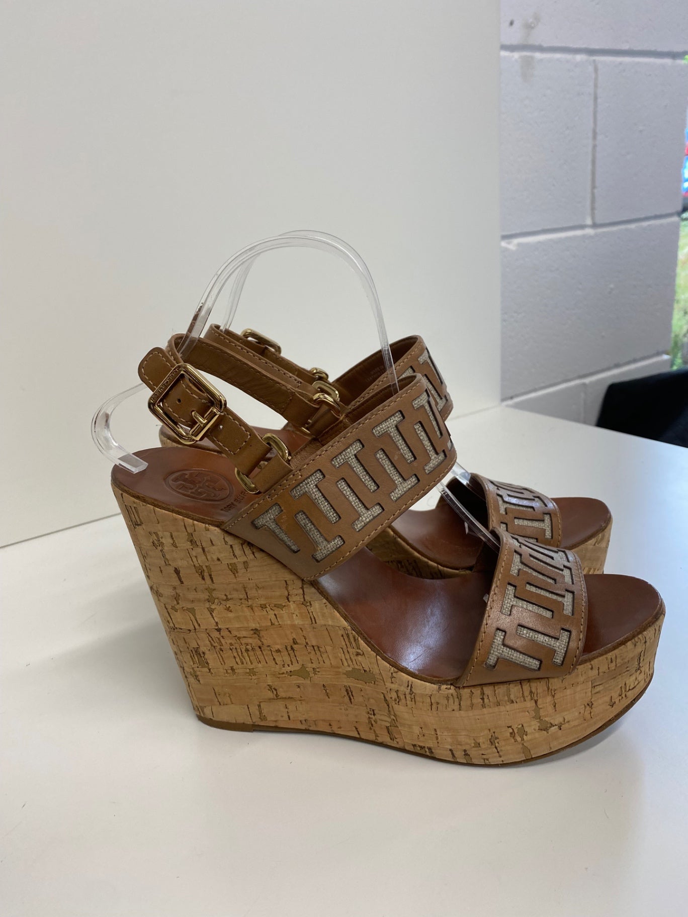 Fabulous Tory Burch Regan Wedge Sandals Uk7 Tan Logo GM143